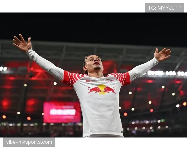 哈维·西蒙斯持续提升球队攻势表现，状态备受关注